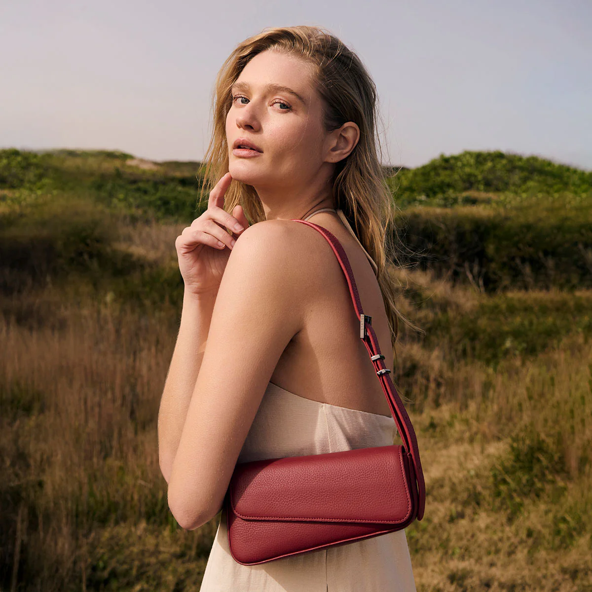 STATUS ANXITY Overnight Obsession Bag - Rouge
