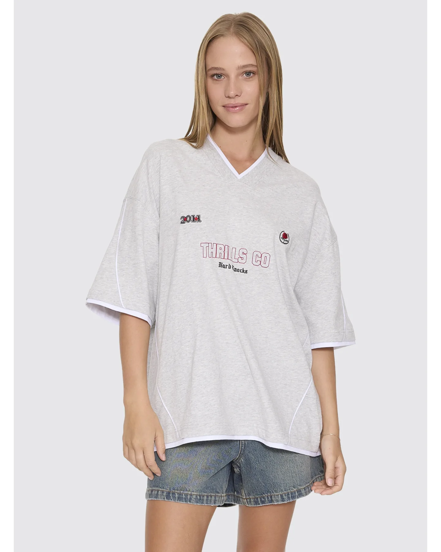 THRILLS Tournament of roses v neck oversized tee - Snow marle