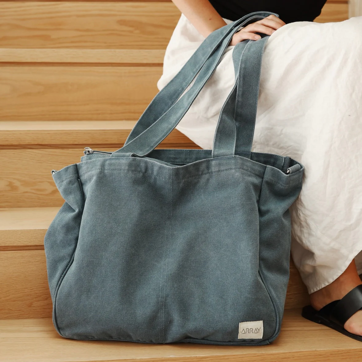 ARRAY Large Pocket Tote - Washed blue