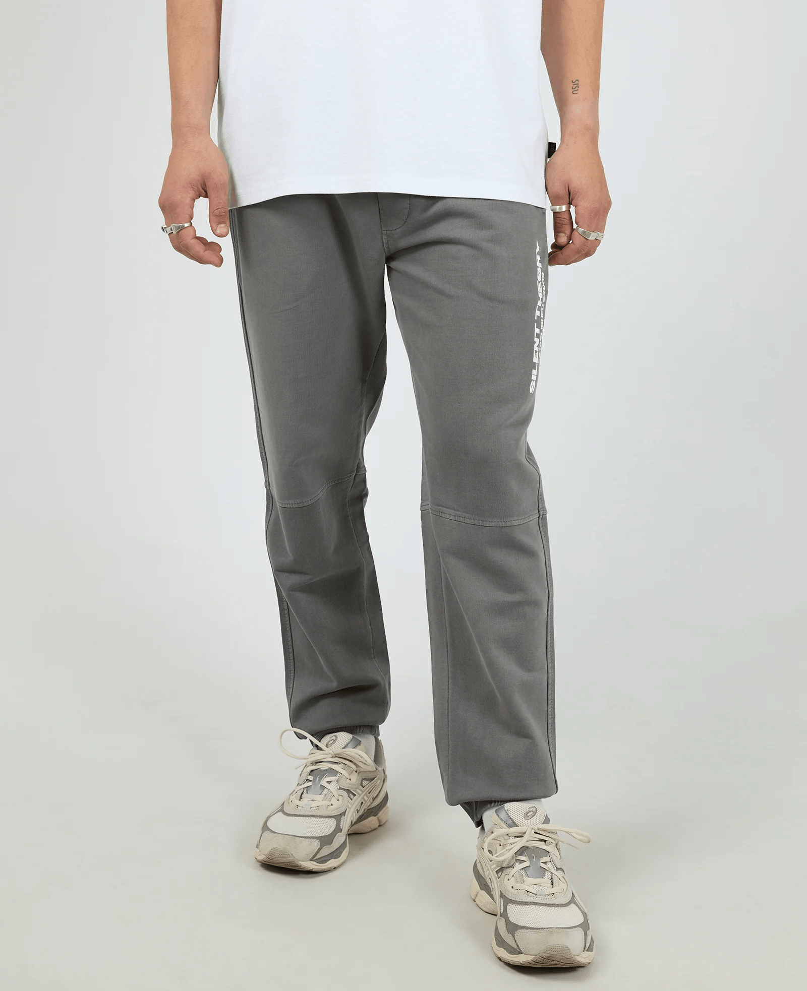 SILENT THEORY Essential theory trackpant v2 - Charcoal
