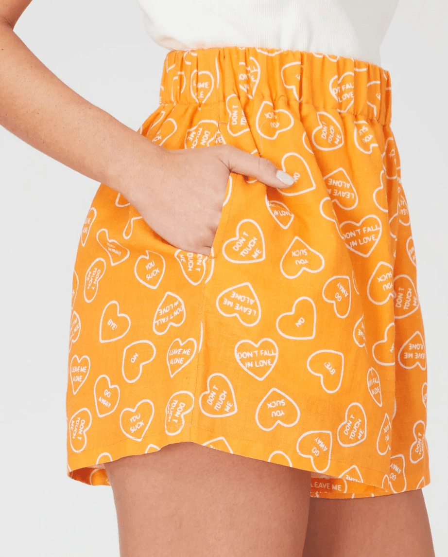 Summi summi linen shorts - orange dumb love print