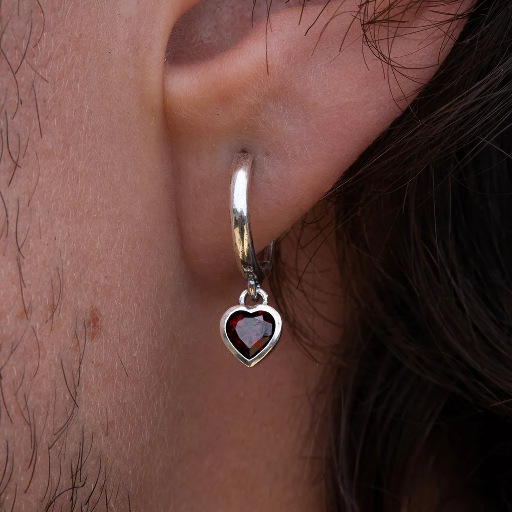 SUE THE BOY Heartbreaker huggie pair - 925 silver/garnet