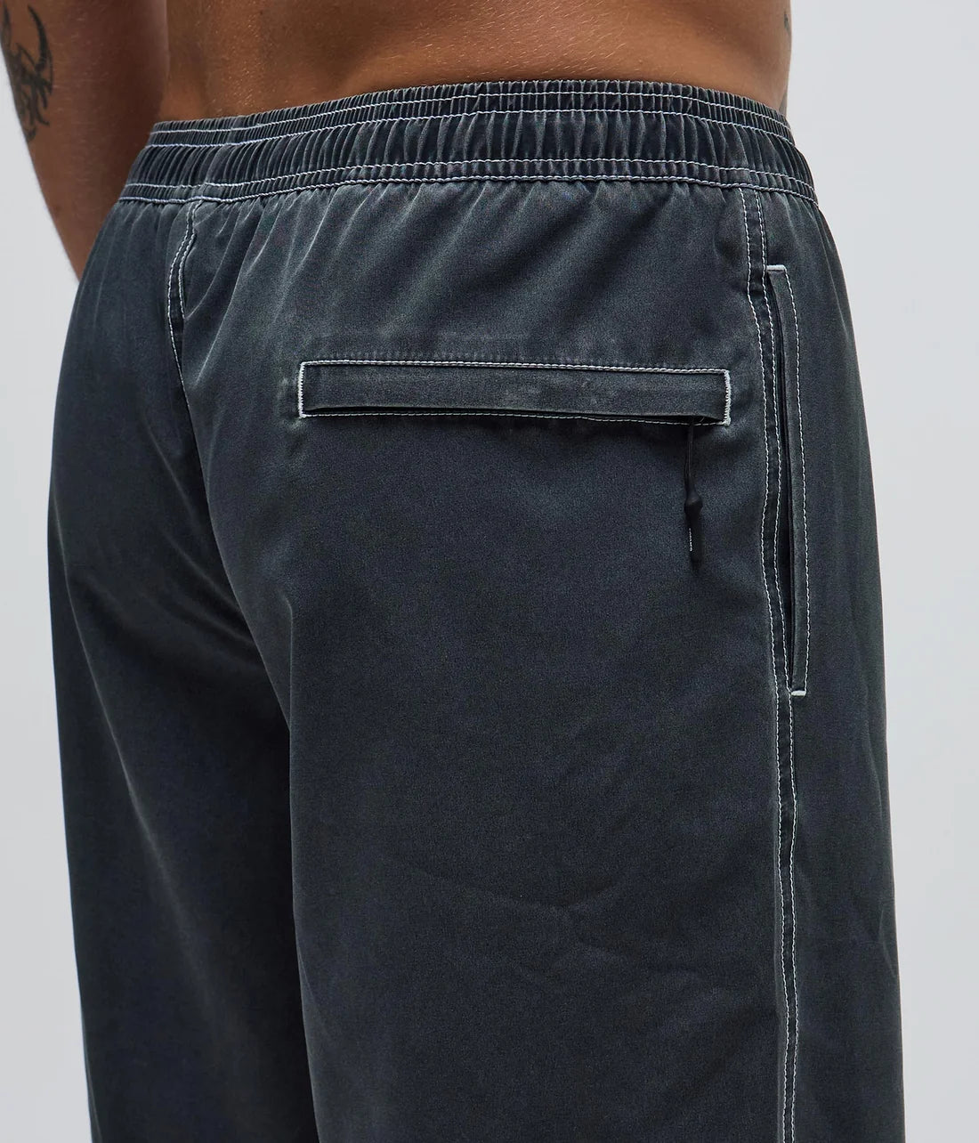 FORMER Swans cargo 21" swim trunk - Washed black