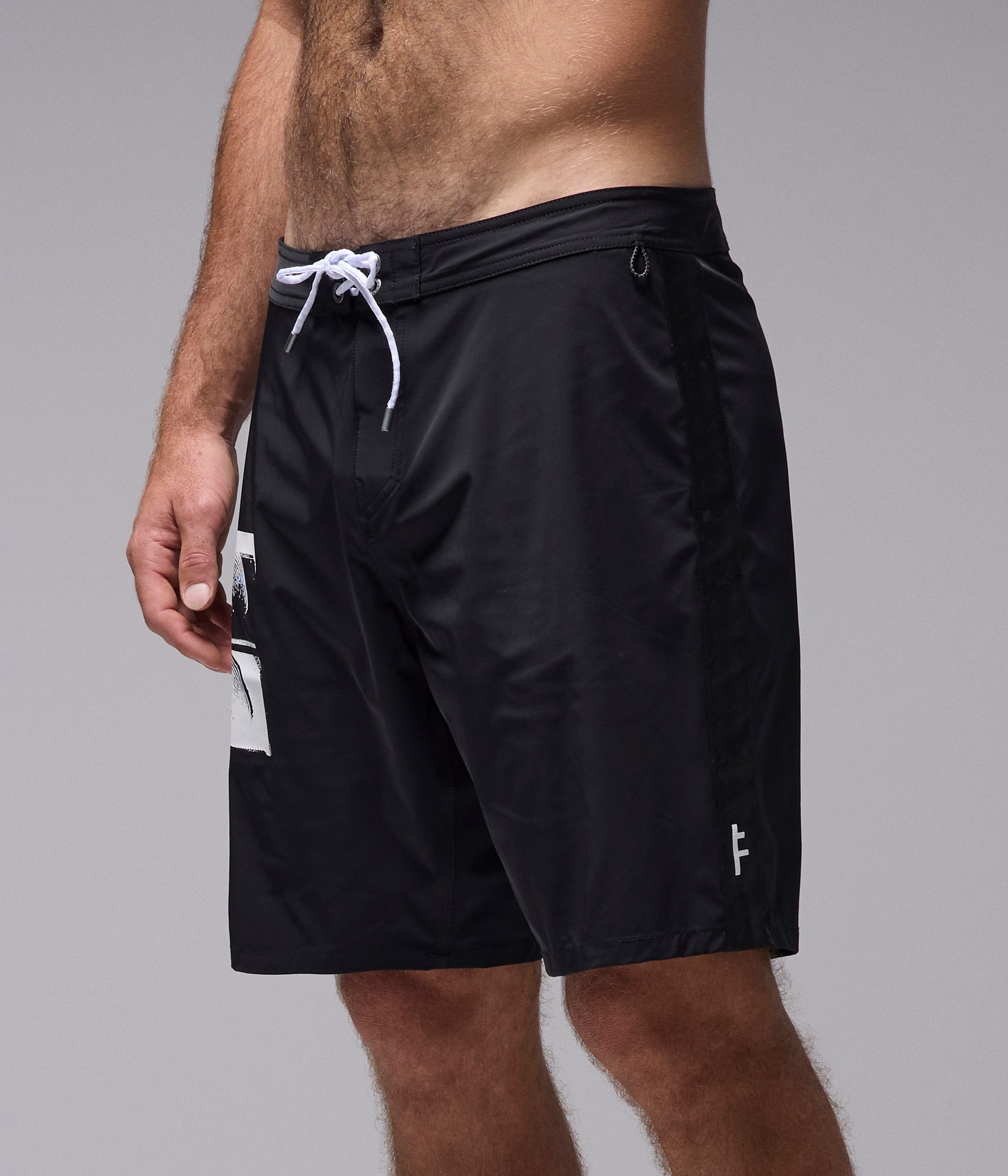 FORMER Militant 18.5" trunk - Black