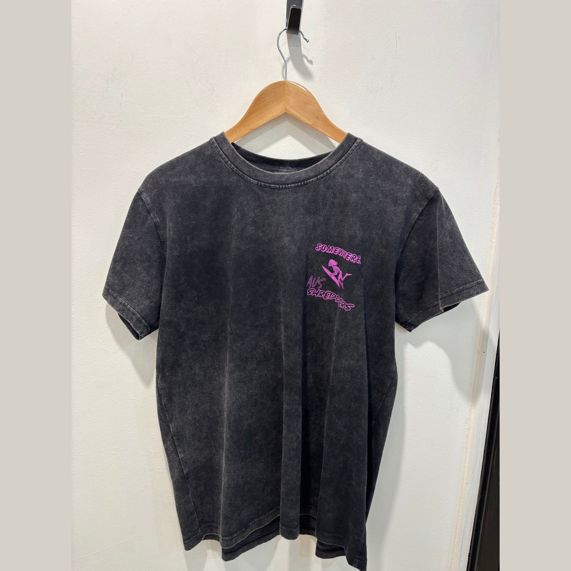 SOMEWHERE Shredders tee - Washed Black