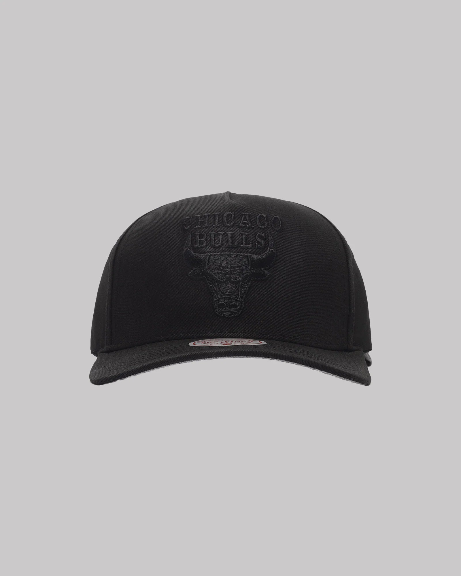 MITCHELL & NESS Bulls Evergreen Pro Pinch Black on black cap