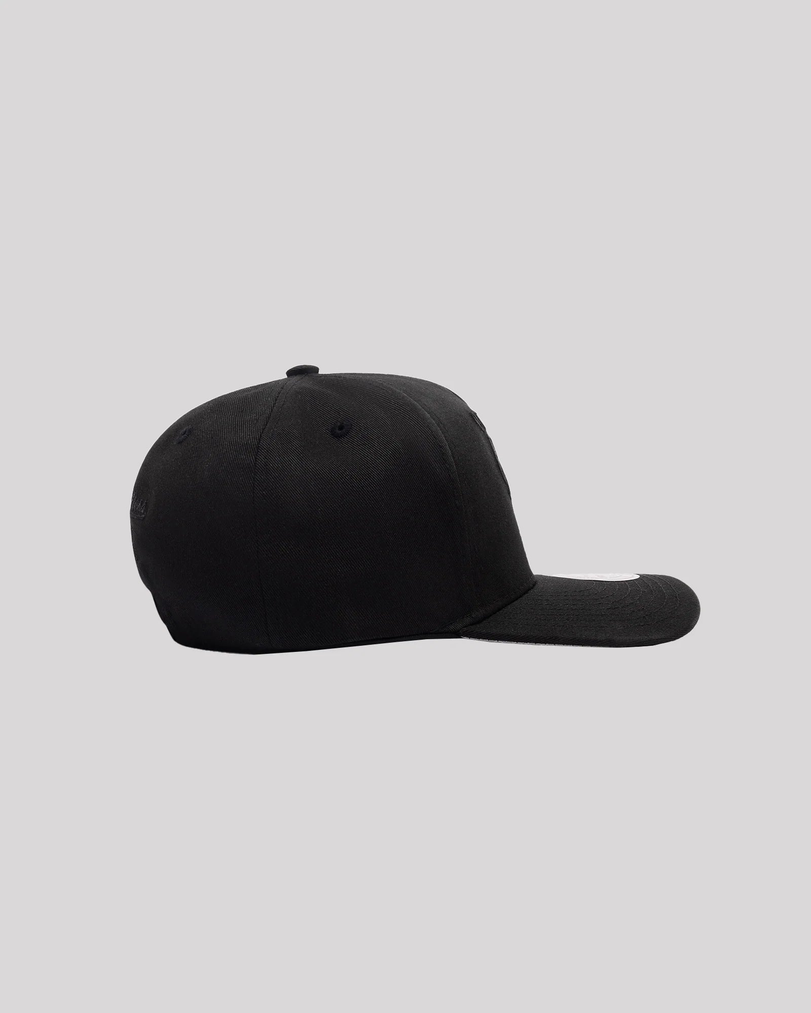 MITCHELL & NESS Bulls Evergreen Pro Pinch Black on black cap
