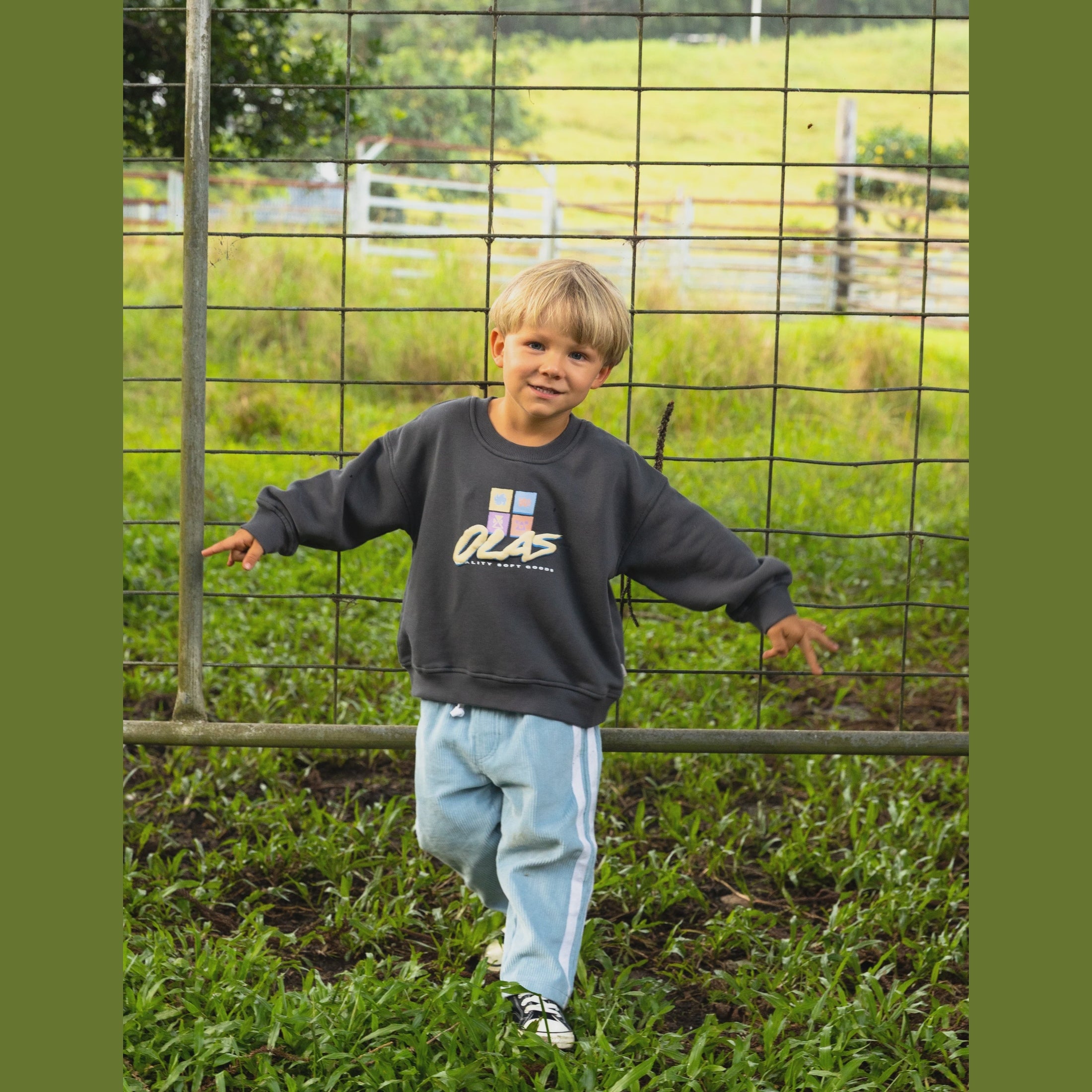 OLAS SUPPLY Retro Mini Crew