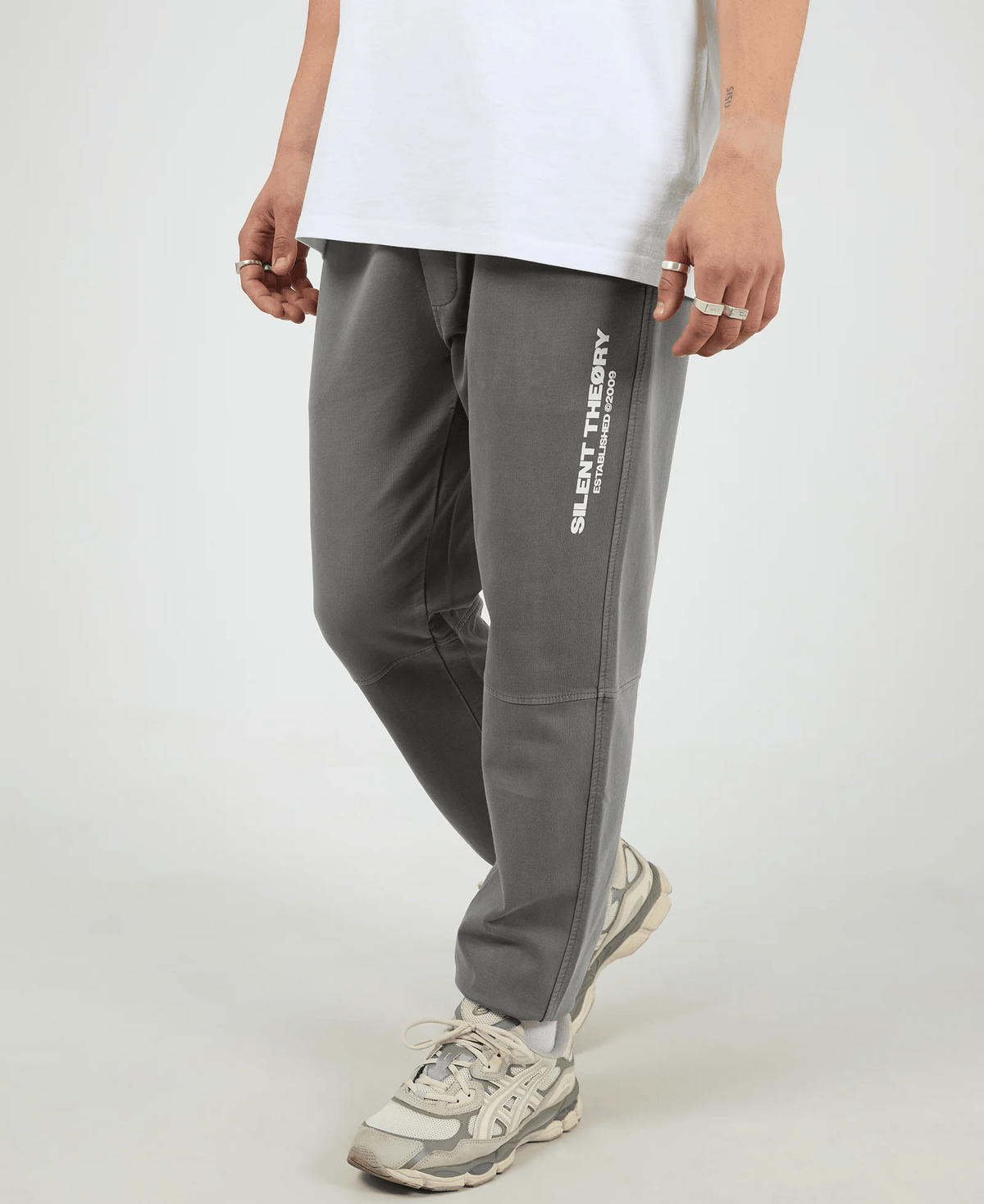 SILENT THEORY Essential theory trackpant v2 - Charcoal