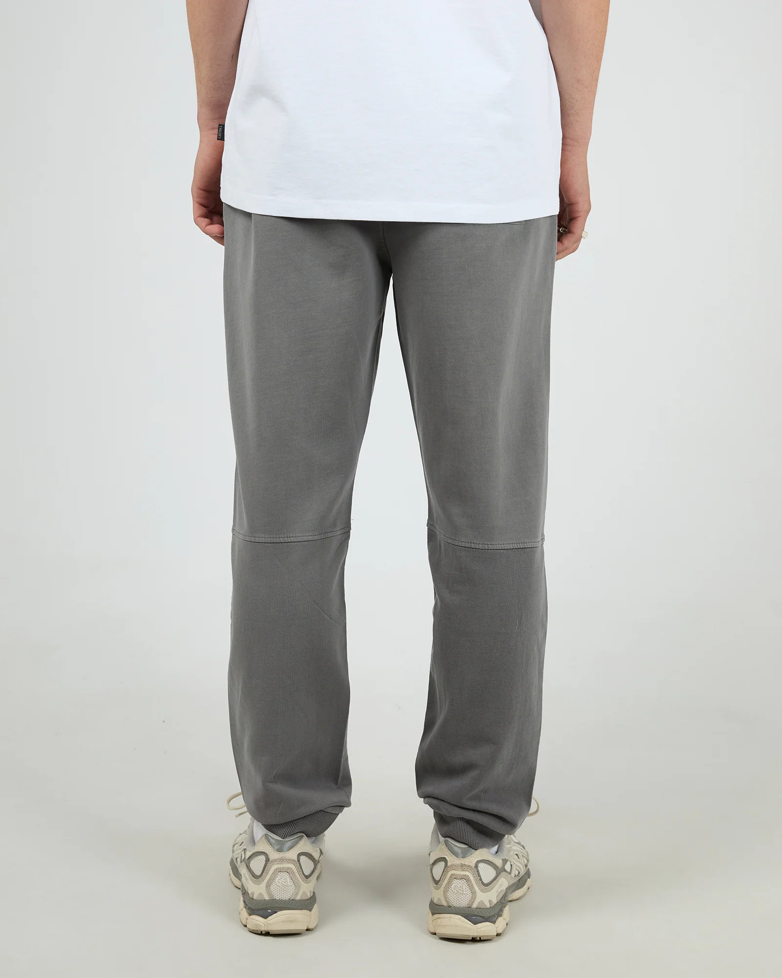 SILENT THEORY Essential theory trackpant v2 - Charcoal