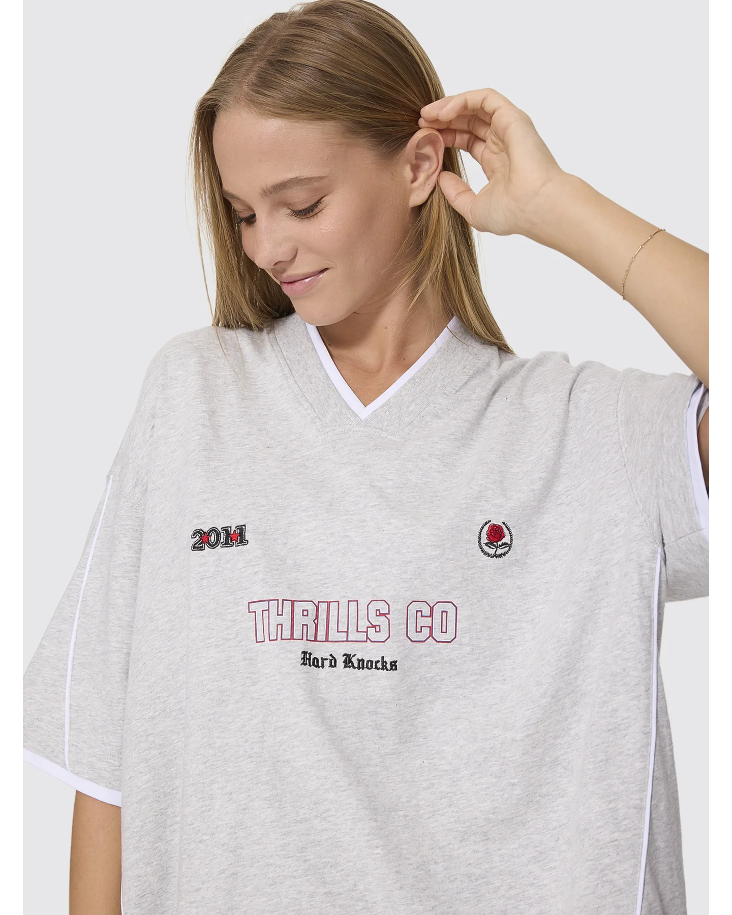 THRILLS Tournament of roses v neck oversized tee - Snow marle