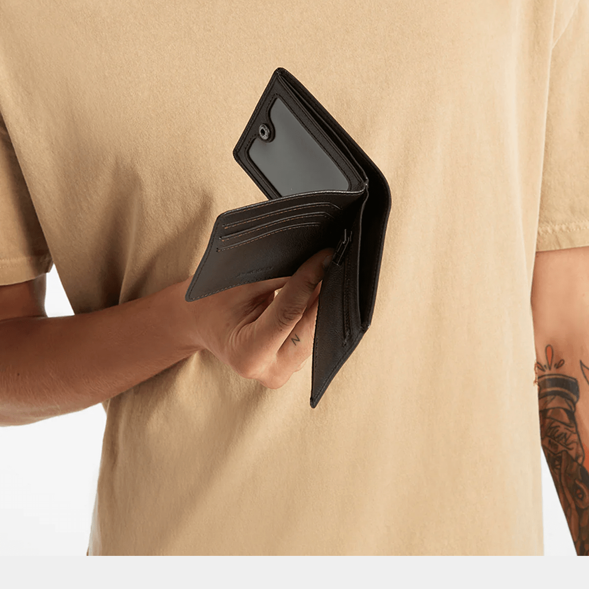 Status Anxiety Leonard Wallet Chocolate