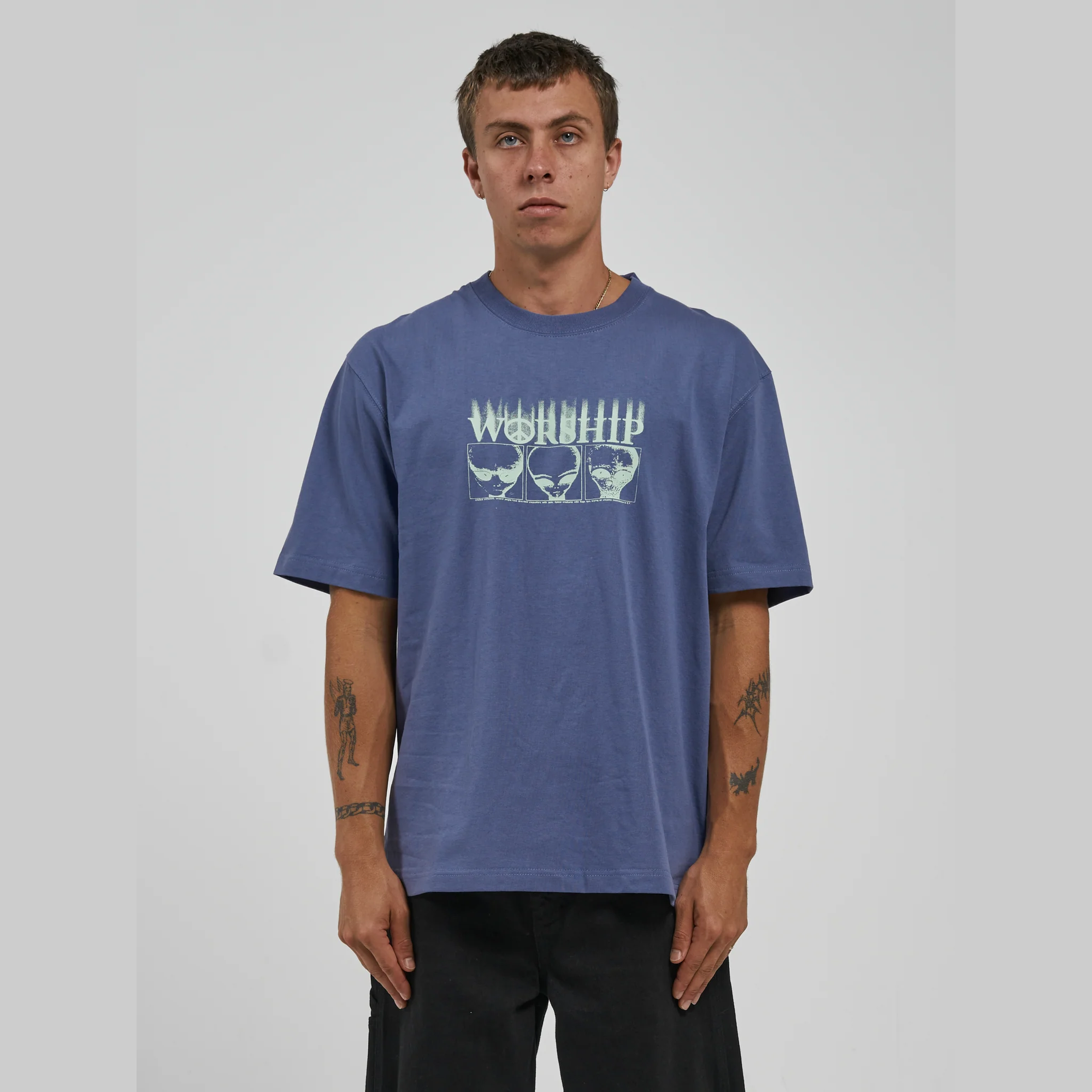 Worship hypnosis tee - bleached denim