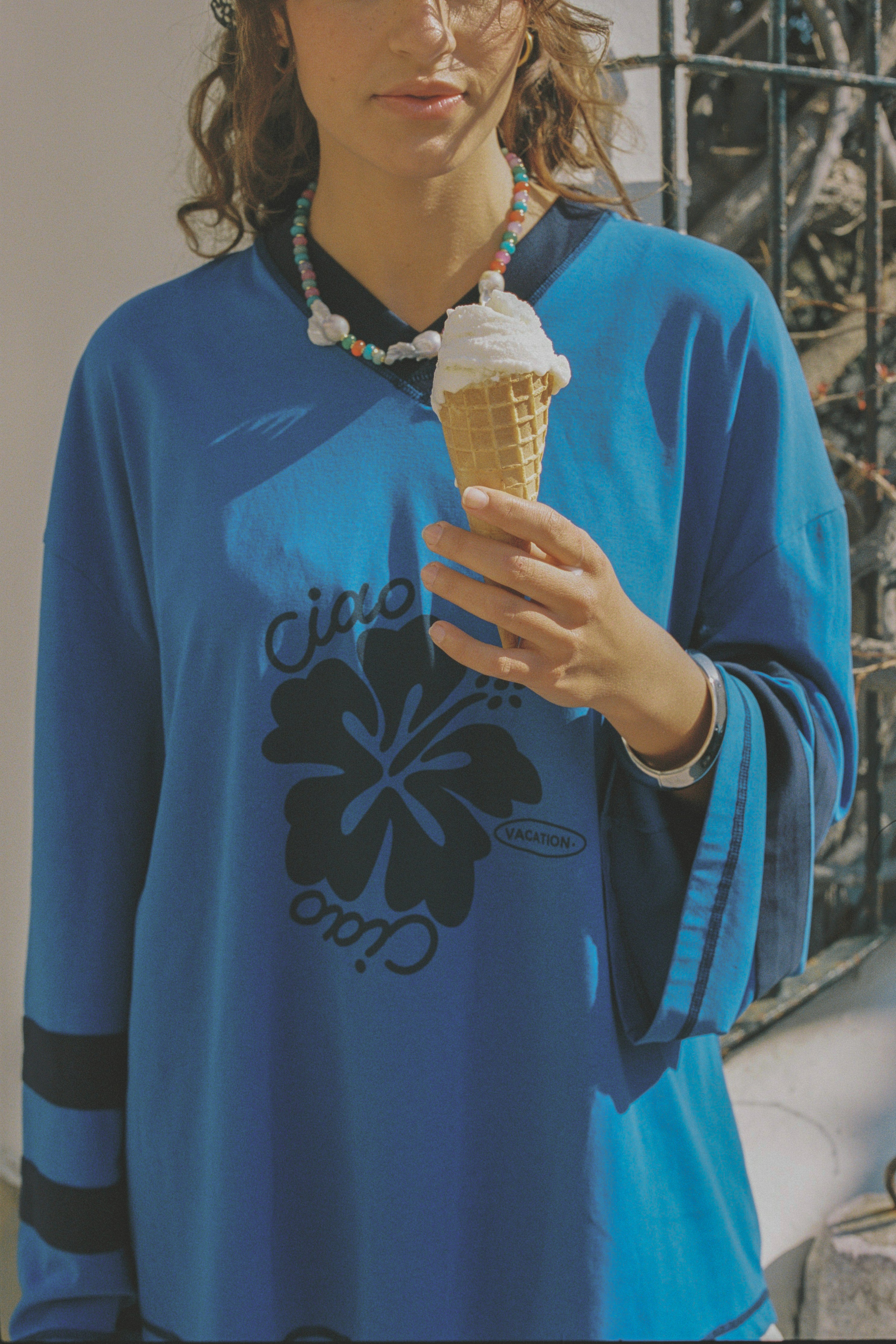 CIAO CIAO VACATION Blue hibiscus speedway tee