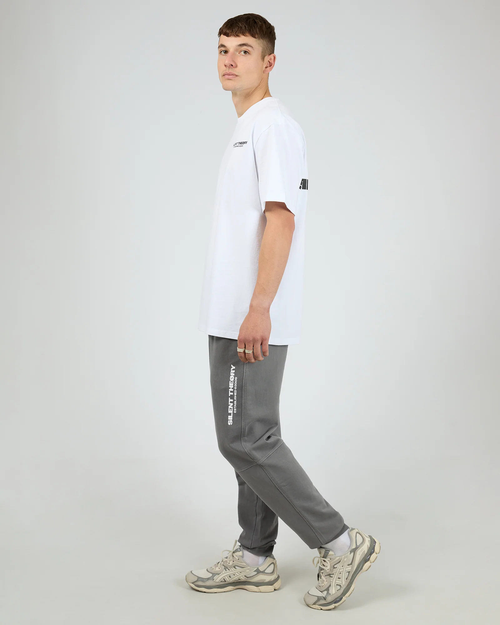 SILENT THEORY Essential theory trackpant v2 - Charcoal
