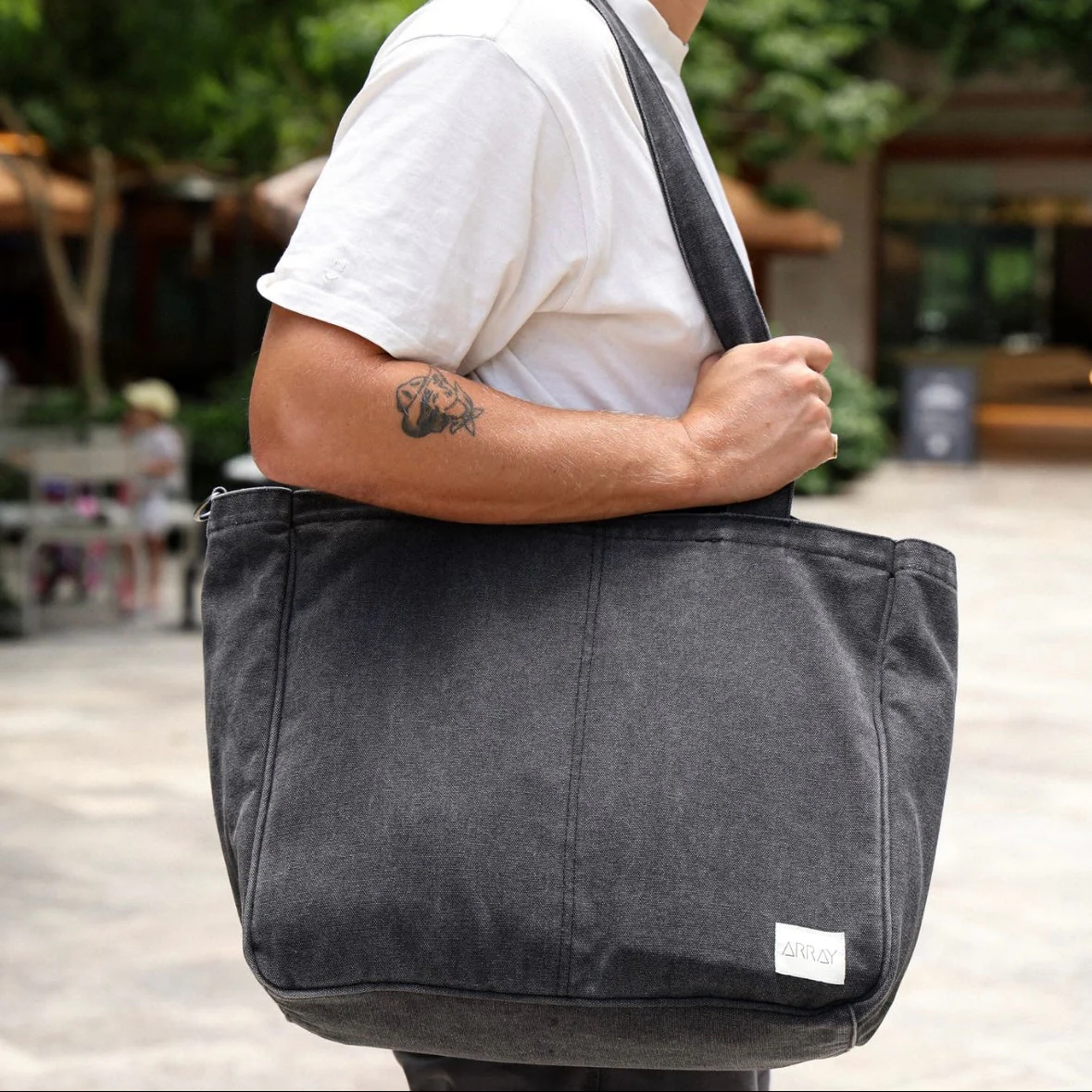 ARRAY Large Pocket Tote - Washed black