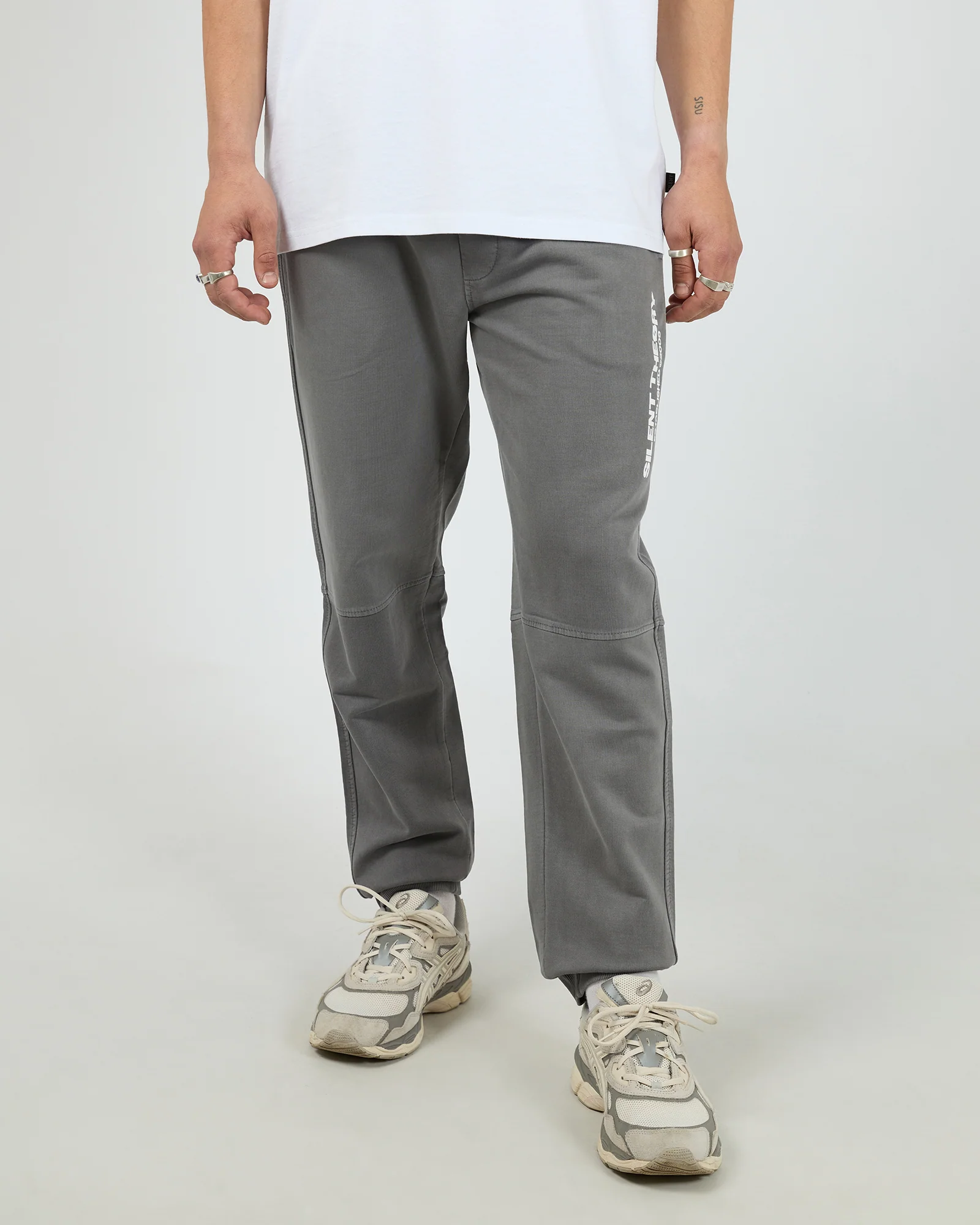 SILENT THEORY Essential theory trackpant v2 - Charcoal