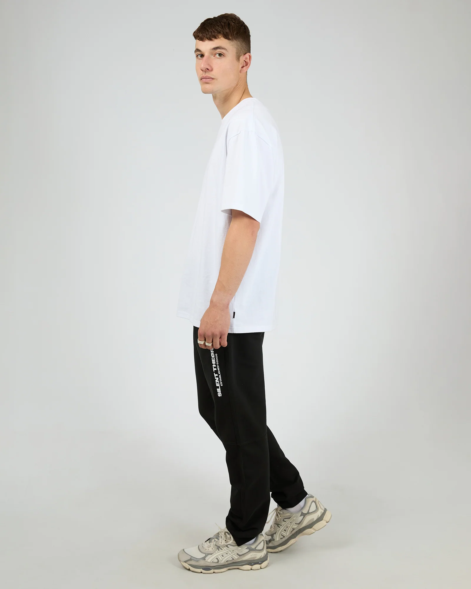 SILENT THEORY Essential theory trackpant v2 - Black