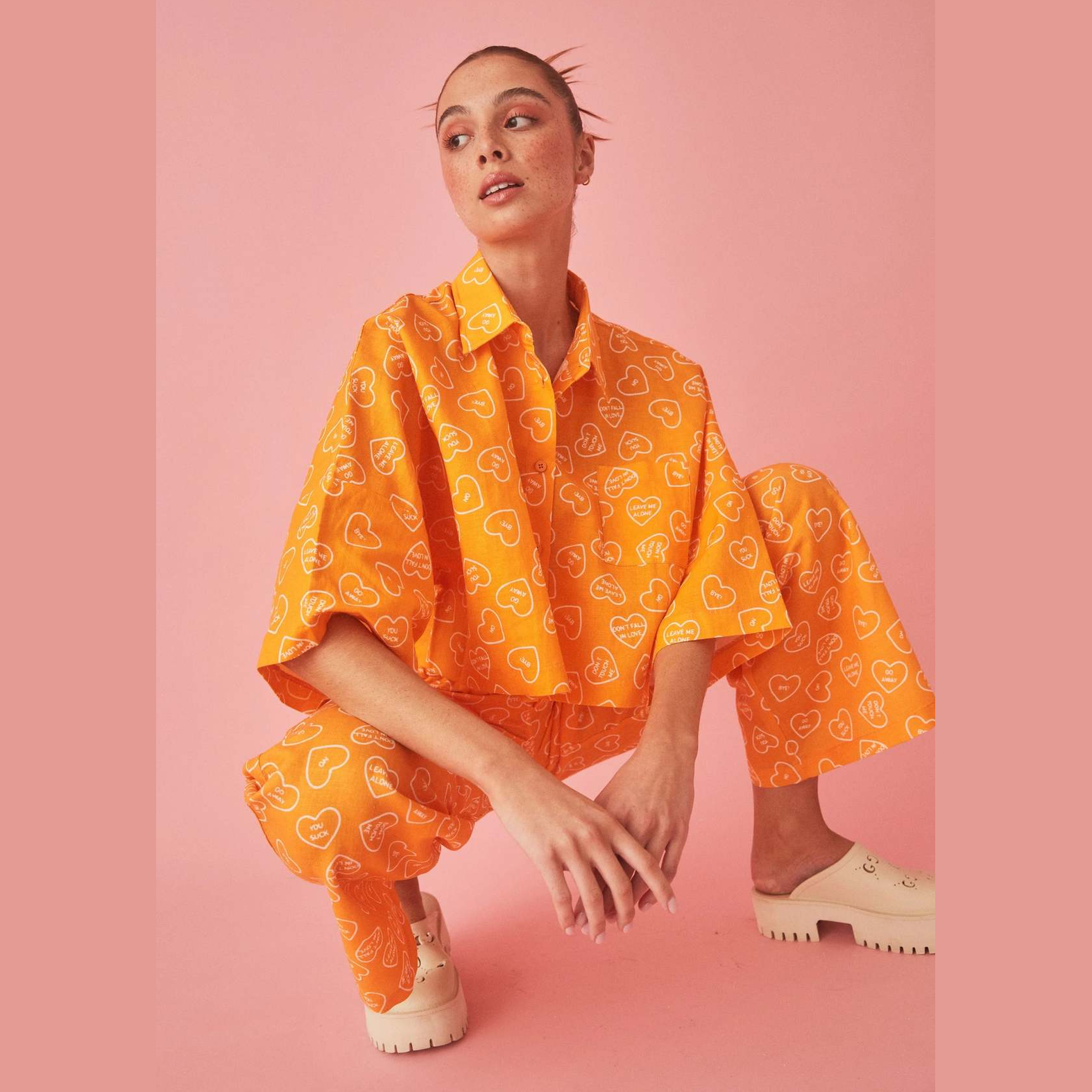 Summi summi linen cropped shirt - orange dumb love print one size