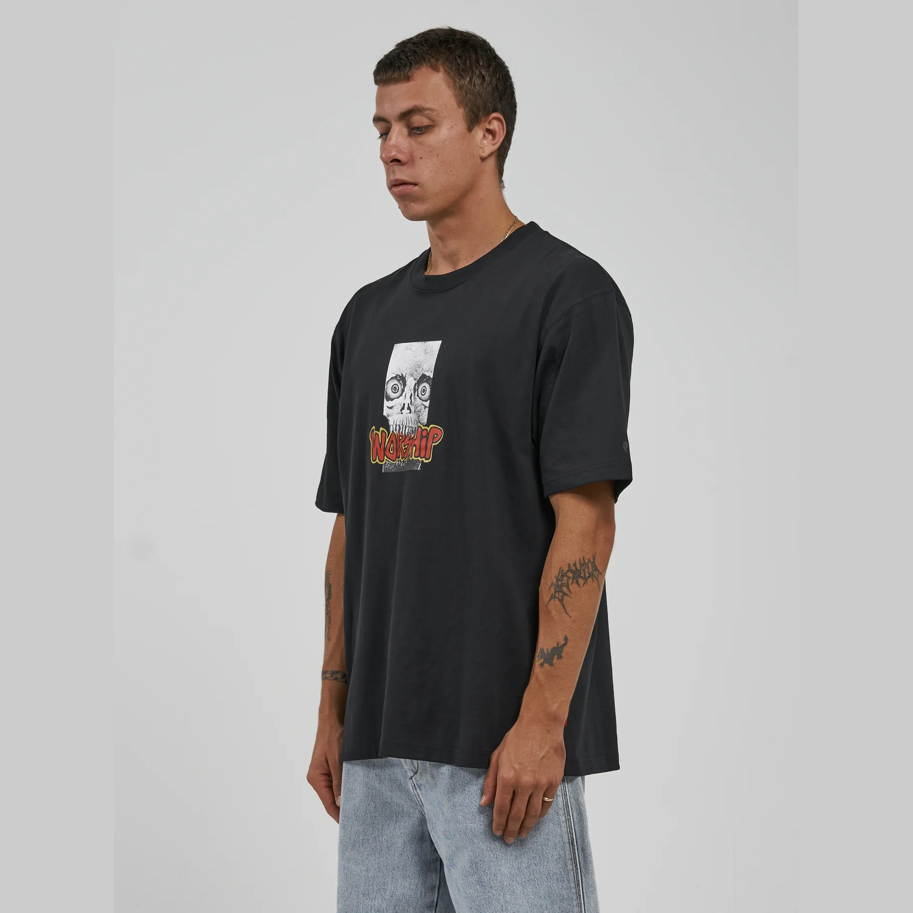 Worship crunch tee - washed black