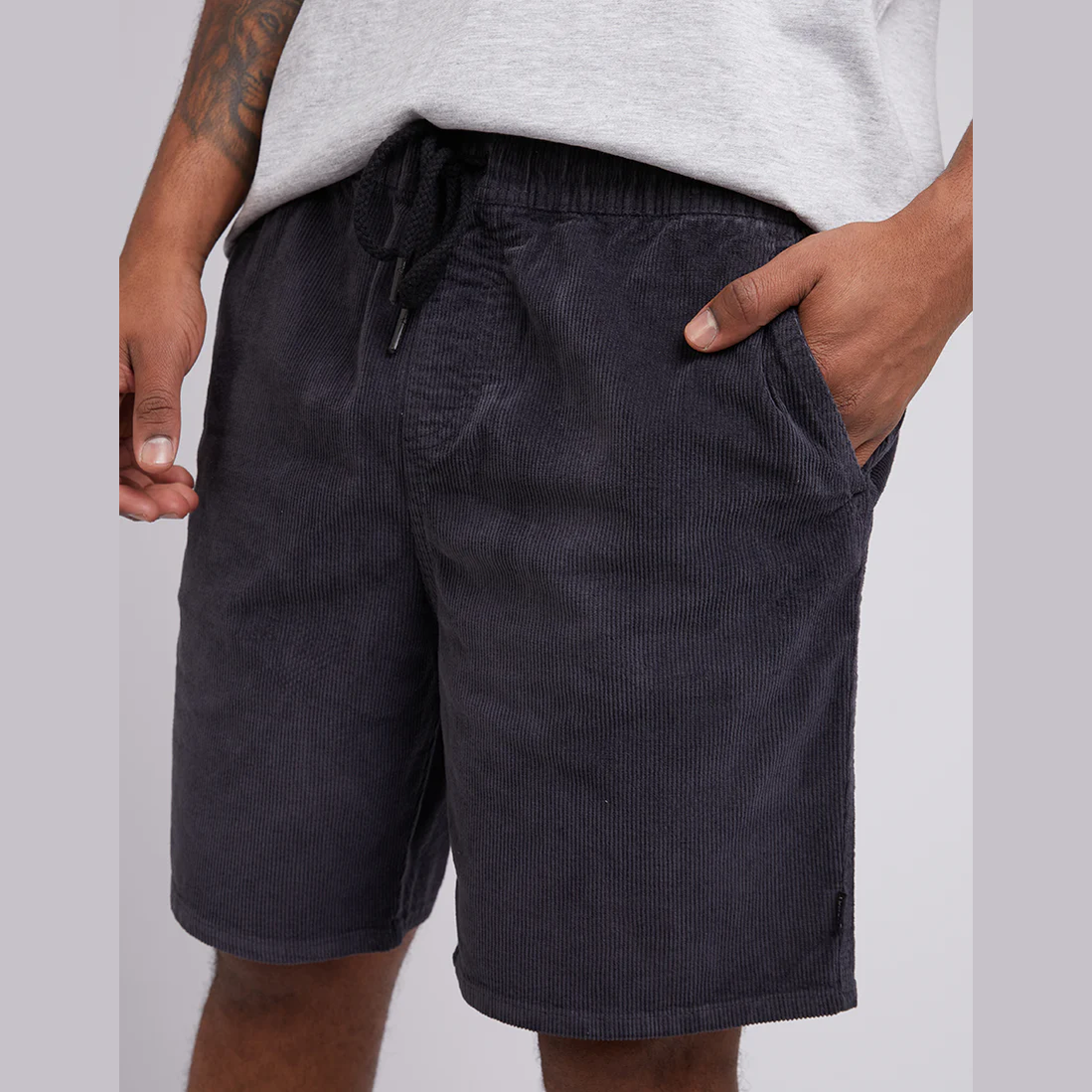 SILENT THEORY Cord short - Washed black