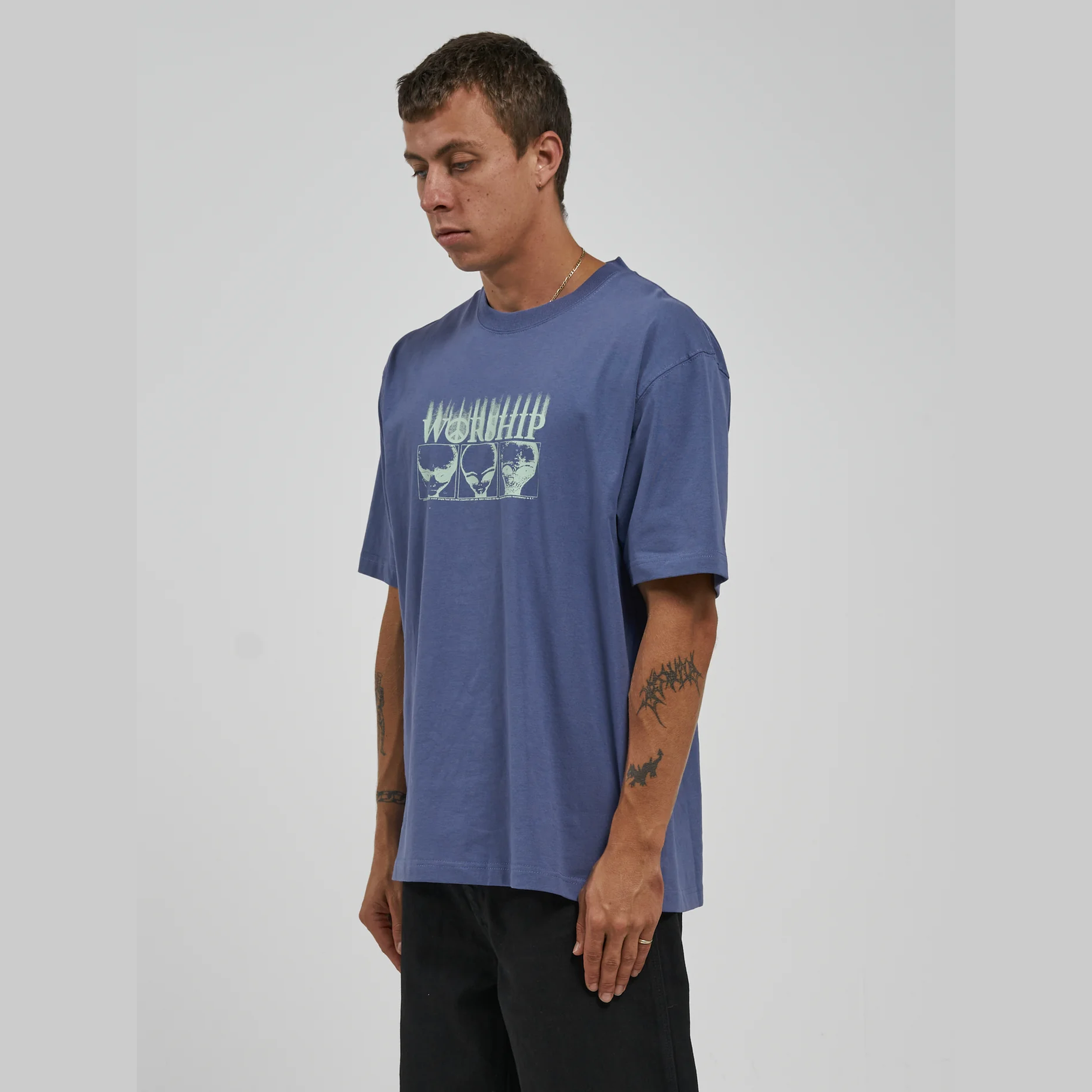 Worship hypnosis tee - bleached denim