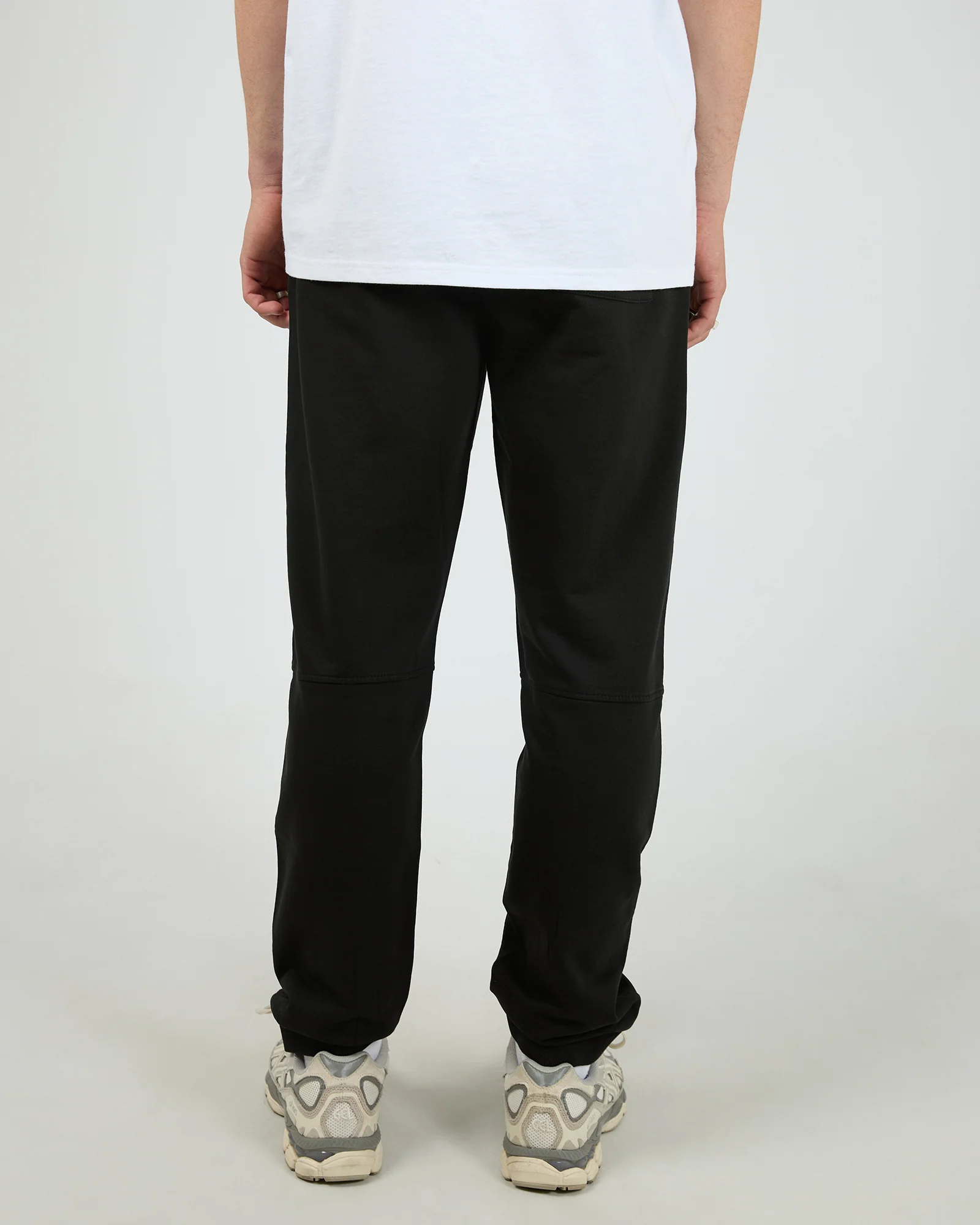 SILENT THEORY Essential theory trackpant v2 - Black