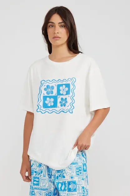 CHARLIE HOLIDAY tile floral boyfriend tee - white