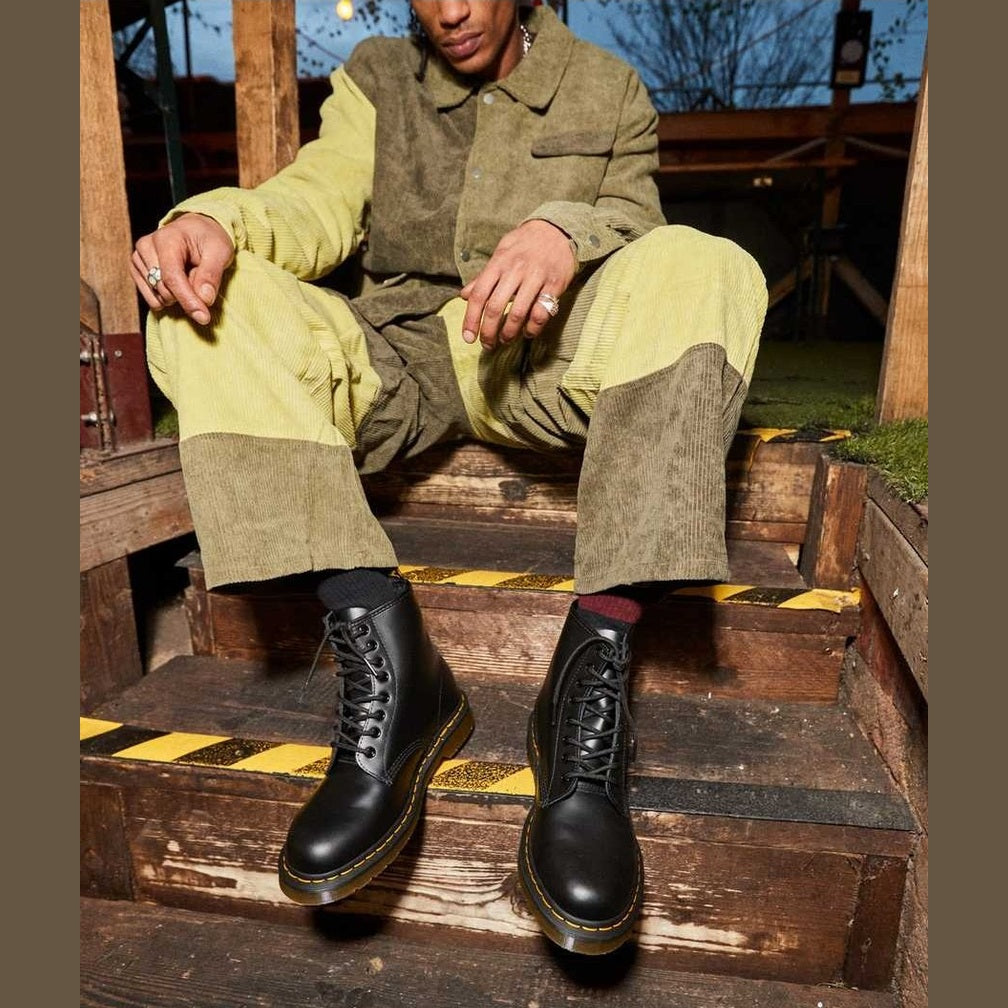 DR MARTENS 1460 8 eye boot - Black smooth