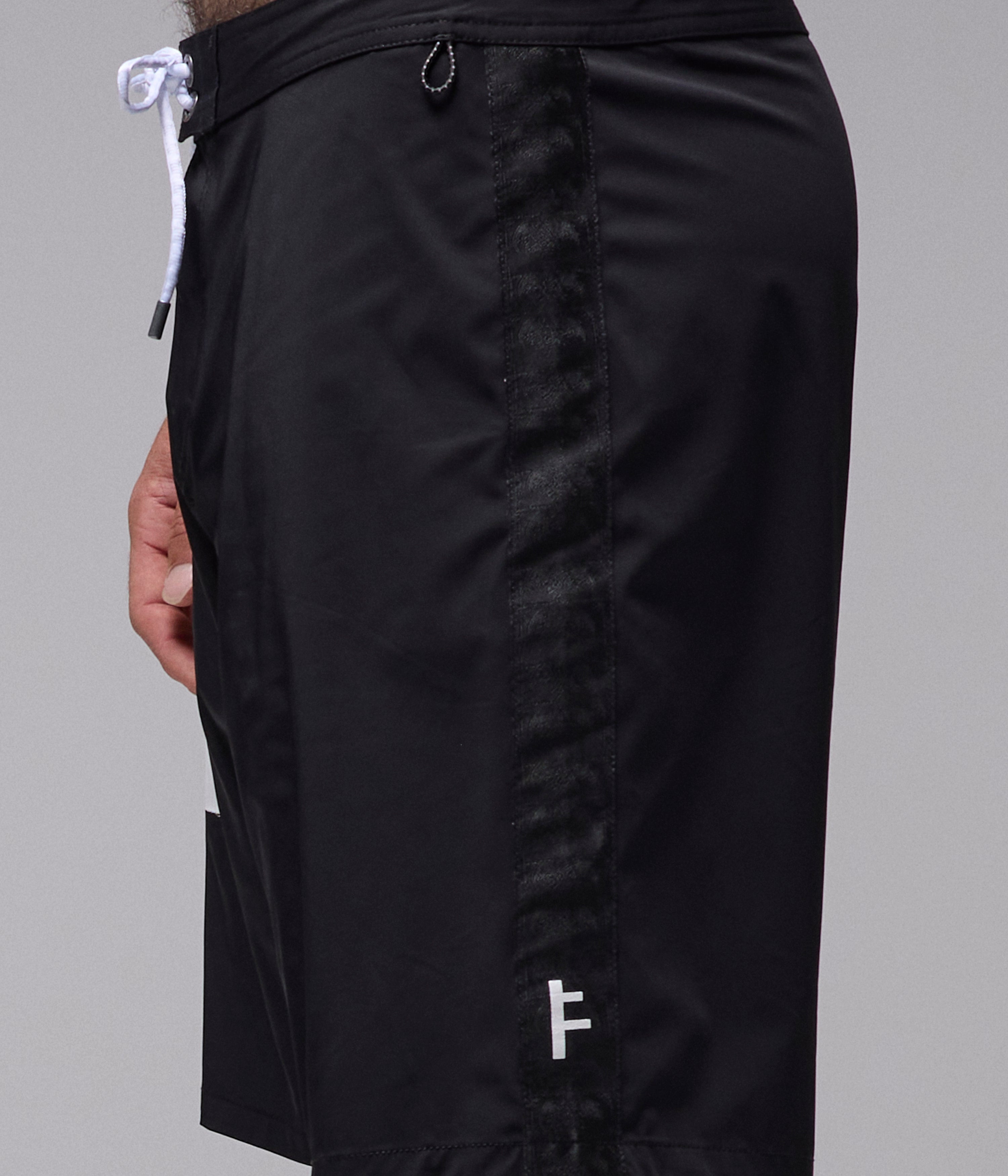 FORMER Militant 18.5" trunk - Black