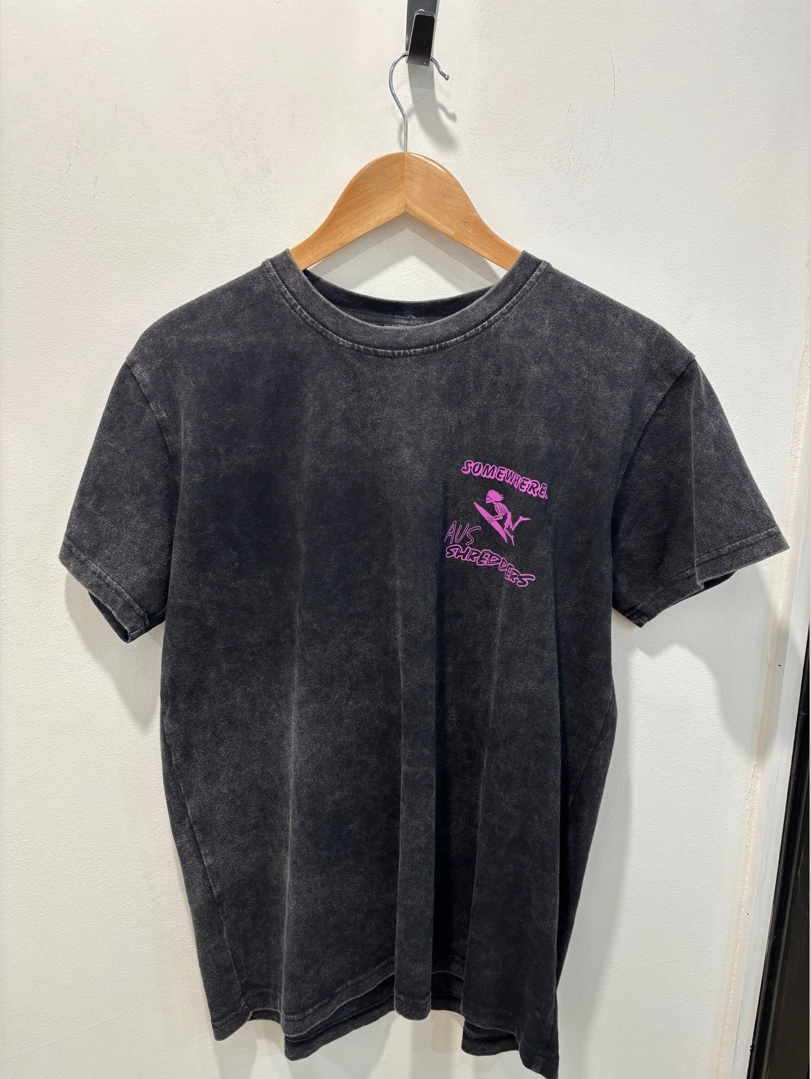 SOMEWHERE Shredders tee - Washed Black