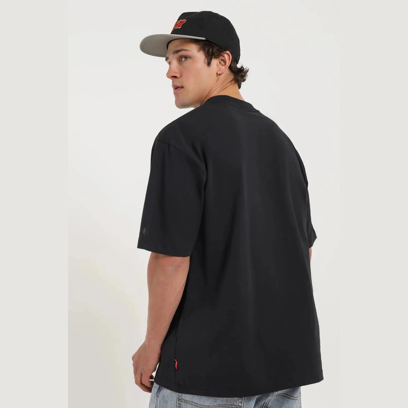 Worship crunch tee - washed black