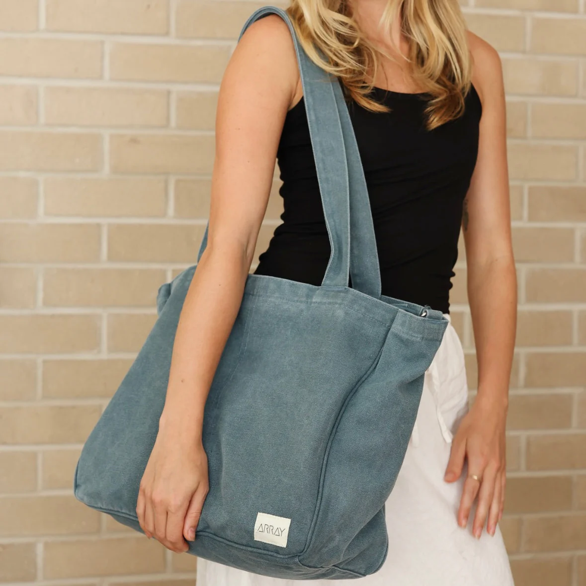 ARRAY Large Pocket Tote - Washed blue