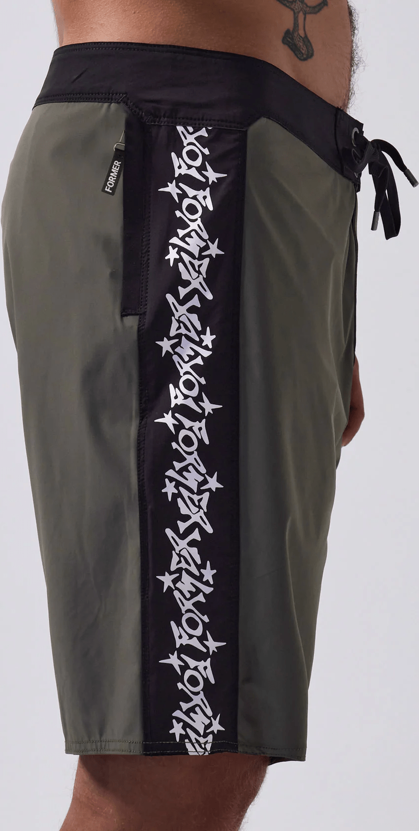 FORMER Astro controller 19' trunk - Black/army