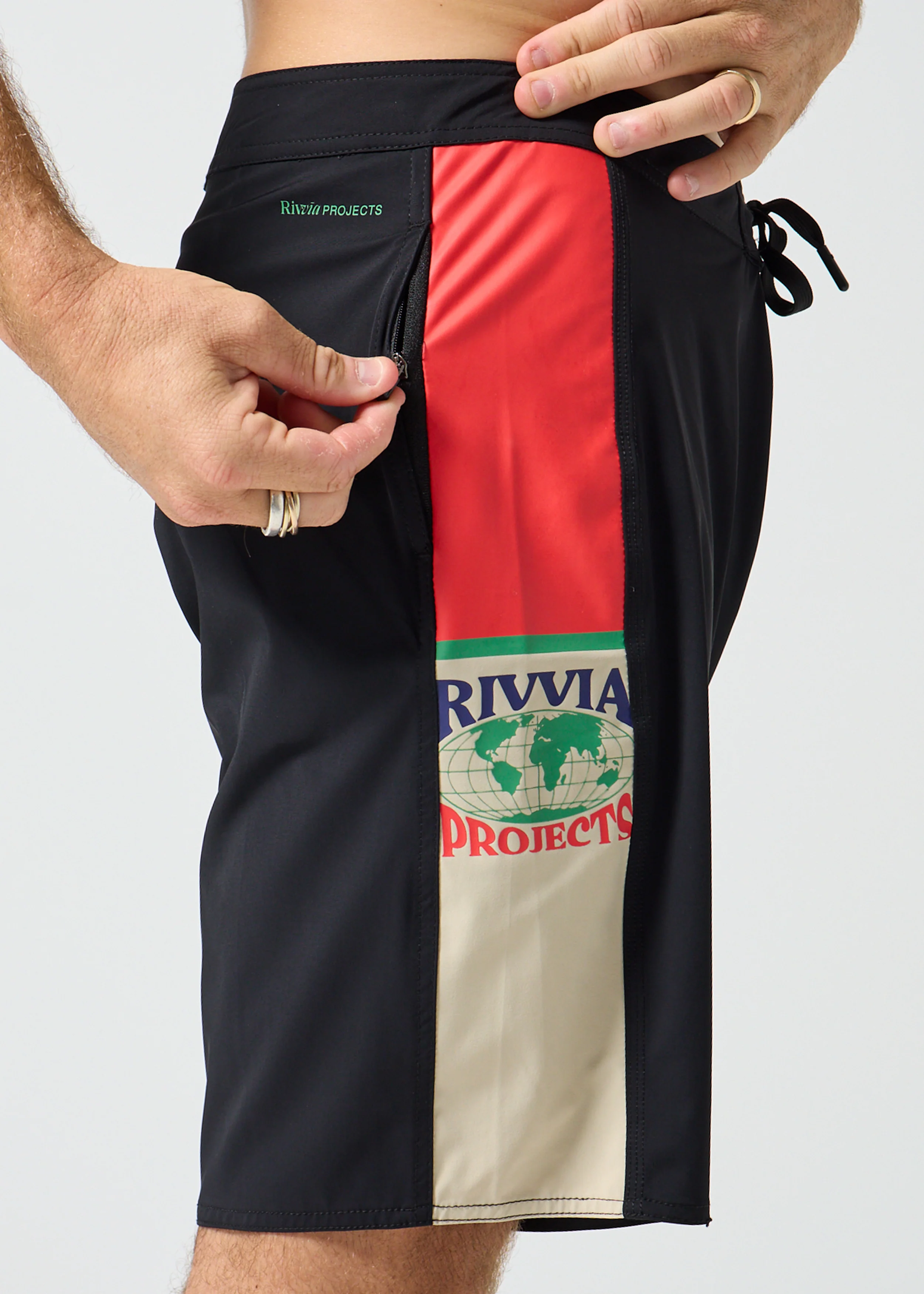 RIVVIA Disclosure 20" world series trunk - Black multi