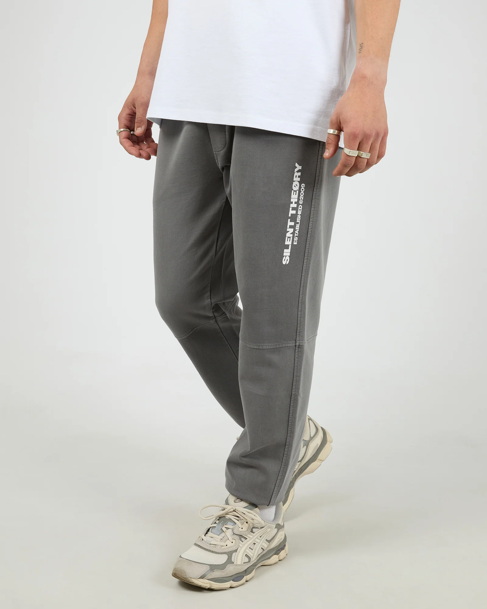 SILENT THEORY Essential theory trackpant v2 - Charcoal