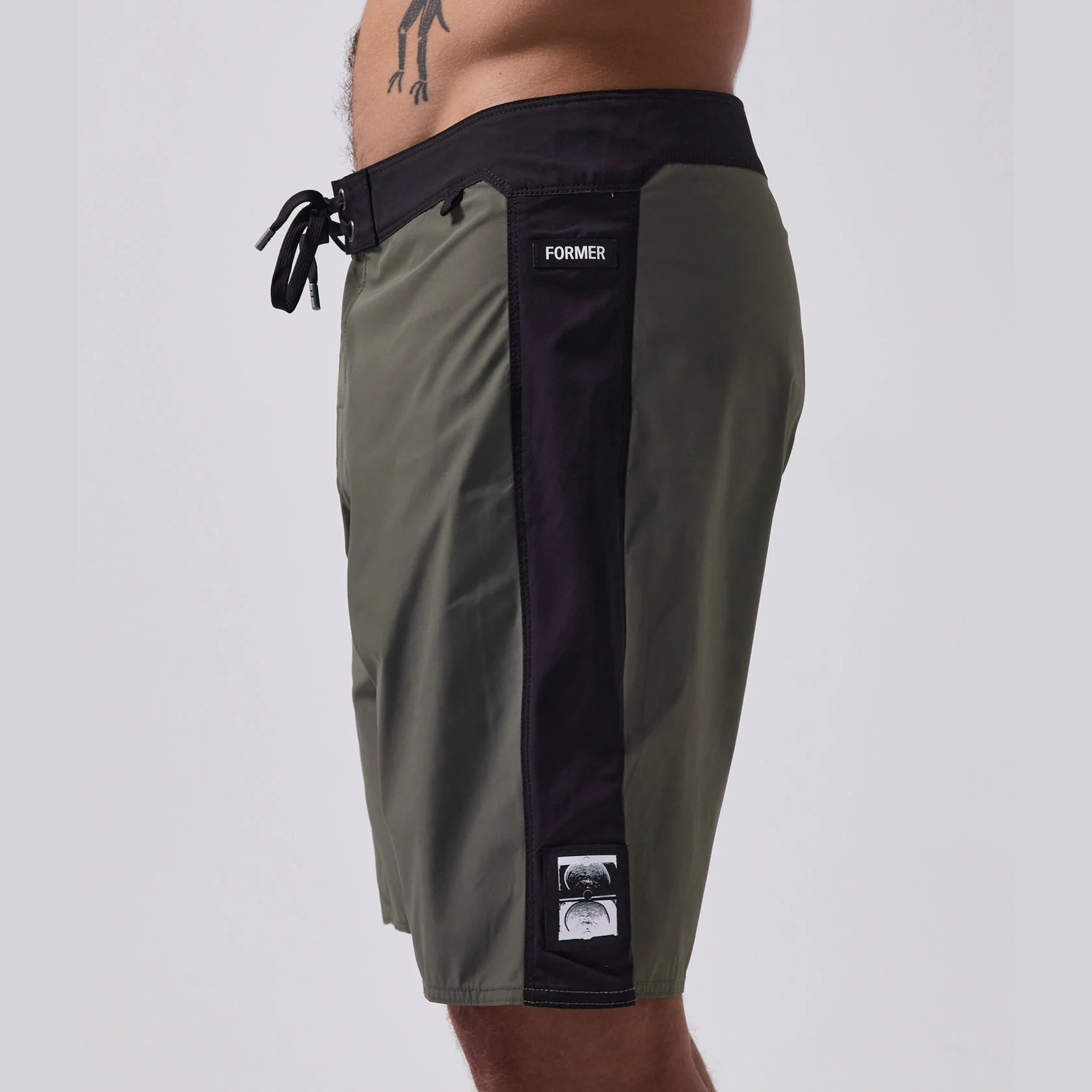 FORMER Astro controller 19' trunk - Black/army