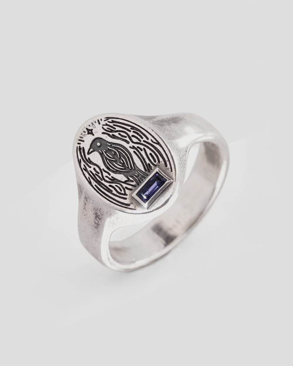 SUE THE BOY Satin Bowerbird Signet Ring size S - 925 silver/lolite