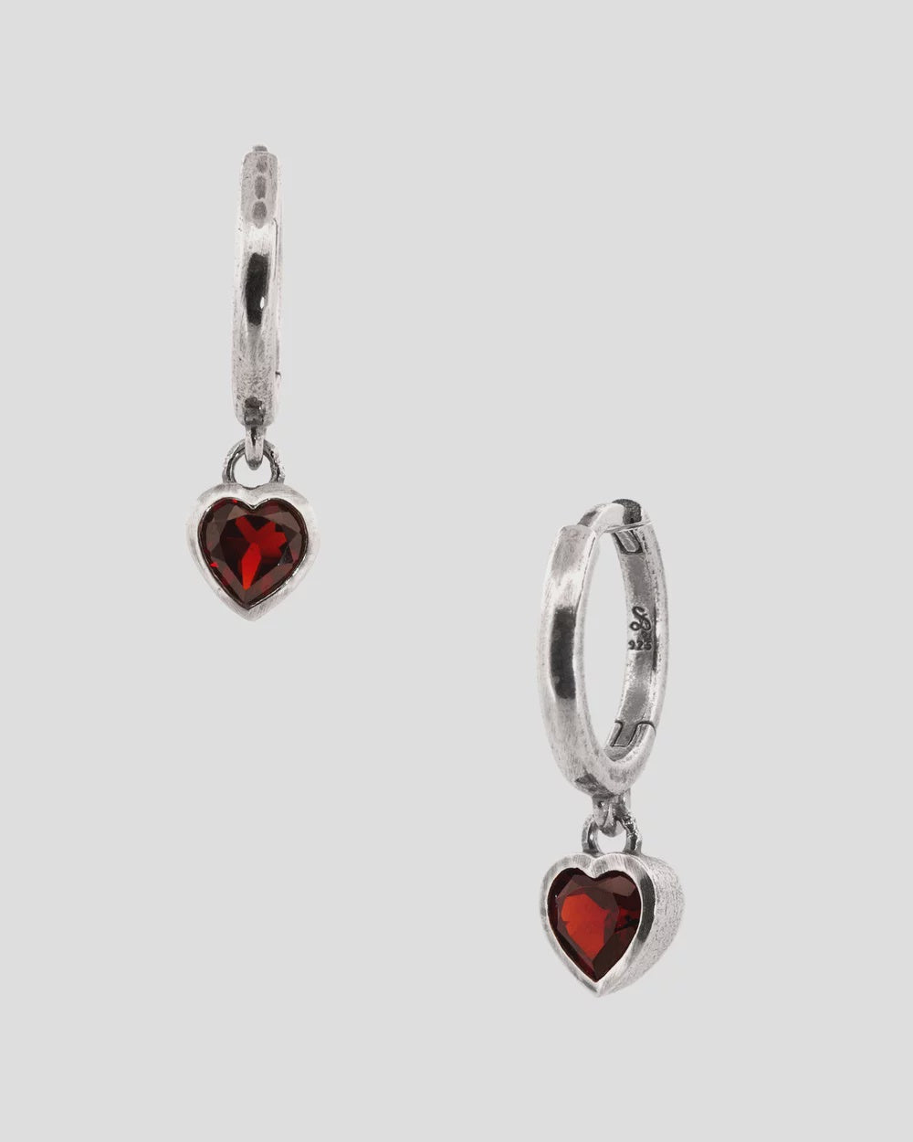 SUE THE BOY Heartbreaker huggie pair - 925 silver/garnet
