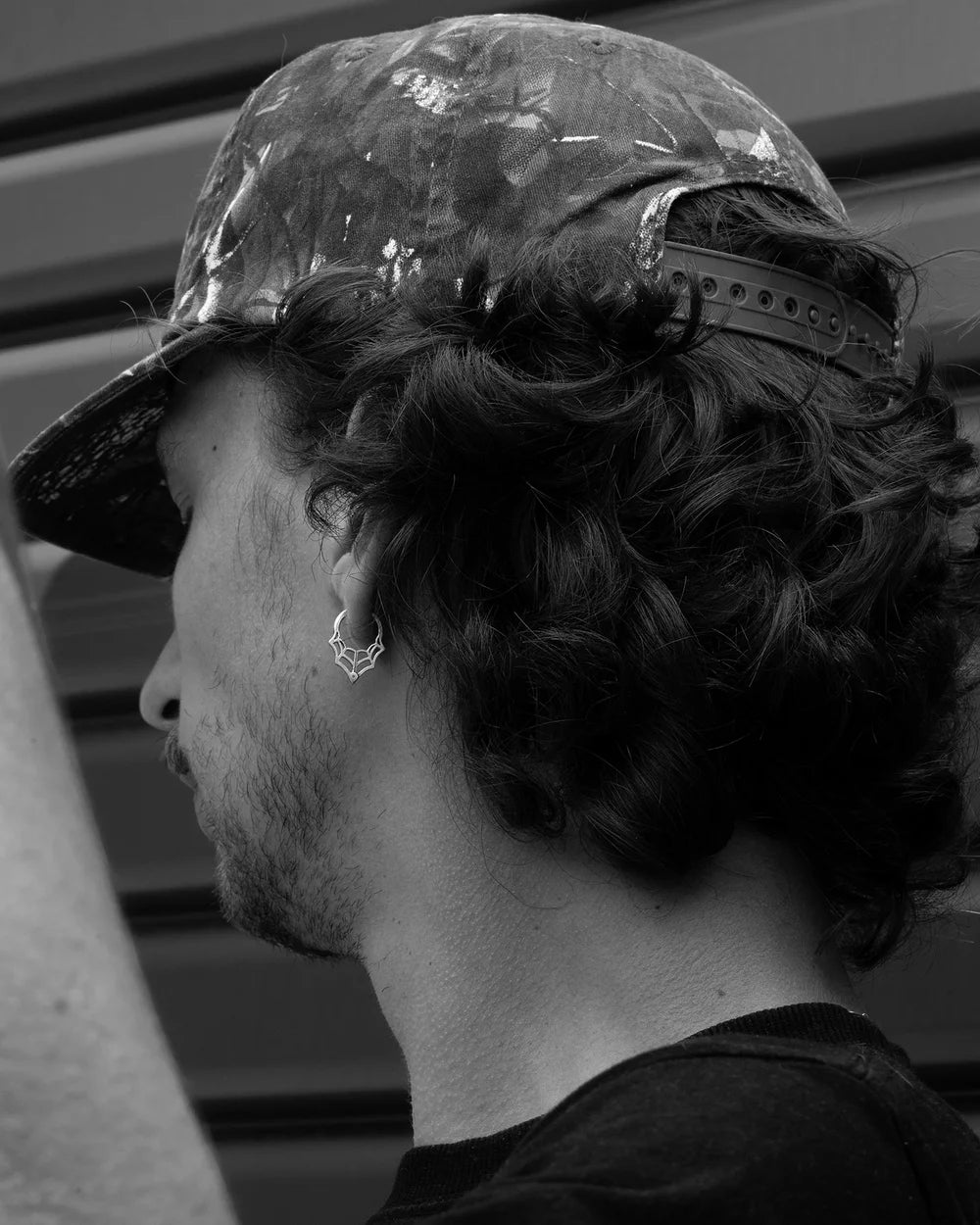 SUE THE BOY Web Huggie pair - 925 silver