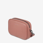 Status anxiety plunder with webbed strap - dusty rose