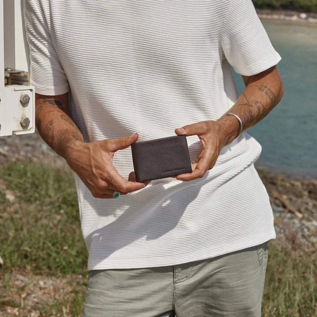 Status anxiety jonah wallet - chocolate
